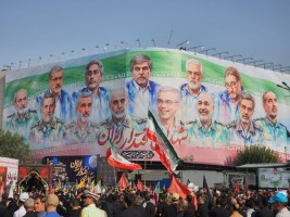 اولین عکس از شمخانی بعد از ترور توسط اسرائیل/ حضور در مراسم تشییع شهدای اقتدار