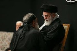 حضور رهبر معظم انقلاب در مراسم عزاداری شب عاشورا در حسینیه امام خمینی/ امام خامنهای به محمود کریمی: «ای ایران» بخوان/خاص ترین لحظات ورود رهبر انقلاب